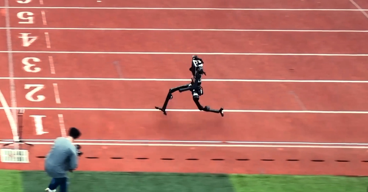 Çinli insansı robot Usain Bolt'un hızına ulaştı