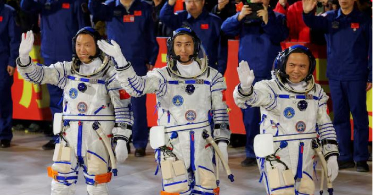 Çin'in astronot ekibi uzayda 1 ay daha kalacak