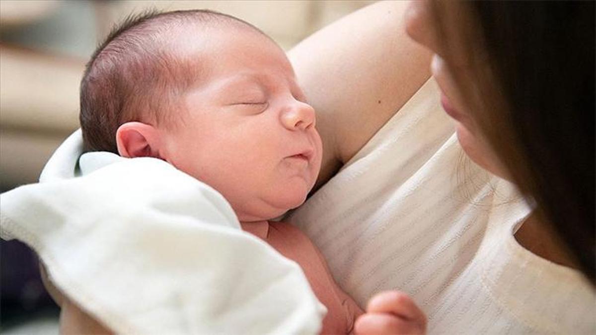 1 Yaş Aşısı Nedir? En Geç Ne Zaman Yapılmalı? Yan Etkileri Var Mı?