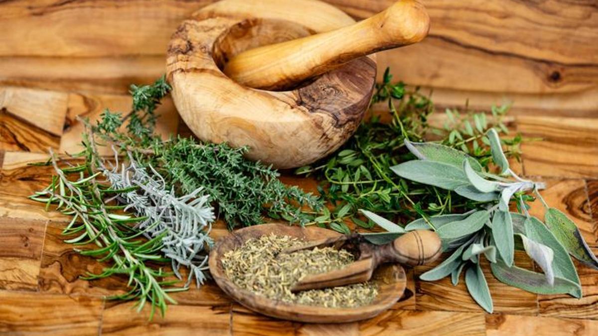 Alternatif Tıp: Yumurtalık Kisti İçin Bitkisel Tedavi Yöntemleri

