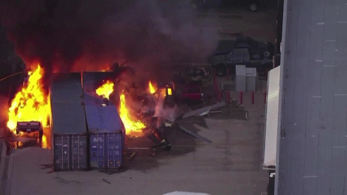 Los Angeles'ta facia! Haber takibi yapan helikopter düştü: 3 ölü...