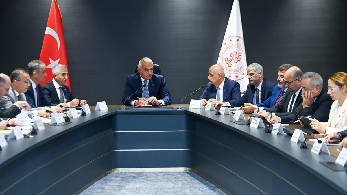 Bakan Ersoy Kahramanmaraş’ta valiler, belediye başkanları ve milletvekillerinin taleplerini dinledi