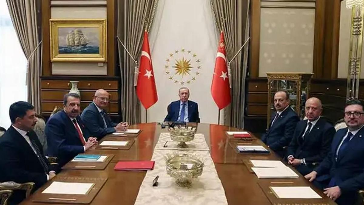 Cumhurbaşkanı Erdoğan, Ankara heyetini Külliye'de kabul etti