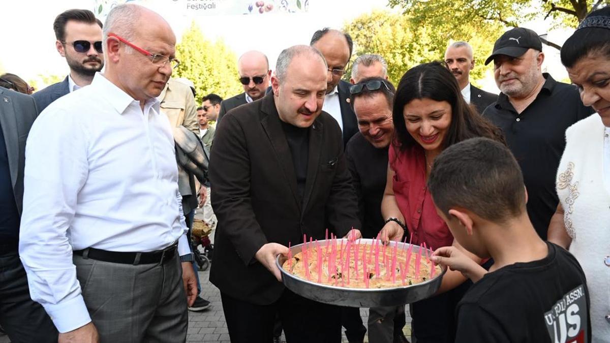 Mustafa Varank'tan Özgür Özel'e börekli cevap