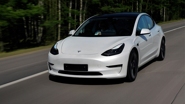 Tesla'dan radikal Model 3 kararı
