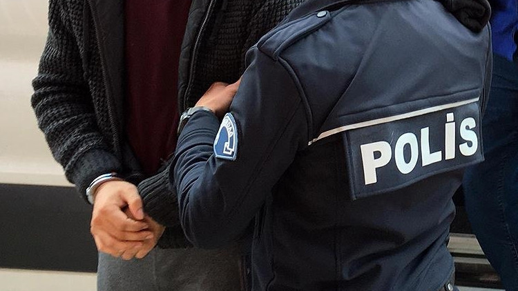İzmir'de çocukları suça teşvik eden paylaşımlar yapan 7 şüpheli tutuklandı