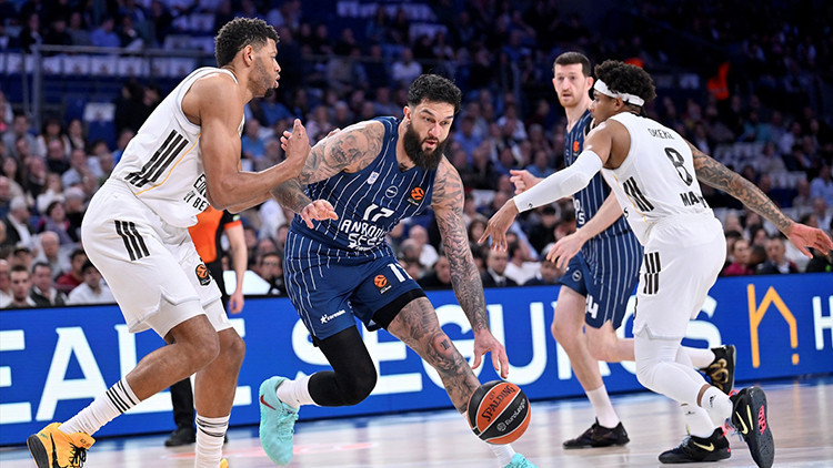 Anadolu Efes deplasmanda Real Madrid'e mağlup