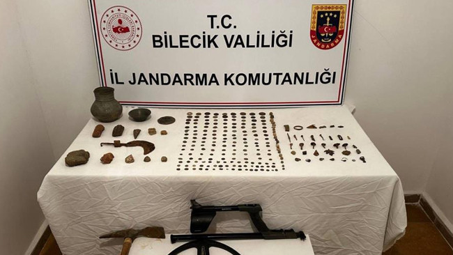 Bilecik'te tarihi eser kaçakçılığı operasyonu: 349 parça tarihi eser bulundu