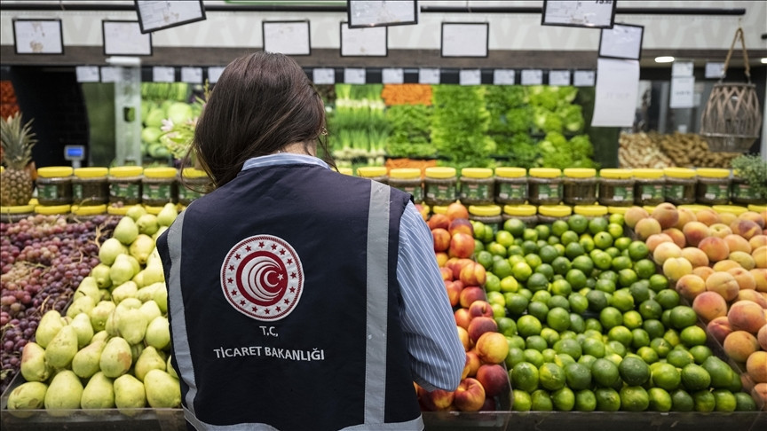 Ticaret Bakanlığından zincir marketlere fahiş fiyat incelemesi... Sebze-meyve fiyatlarında büyük fark