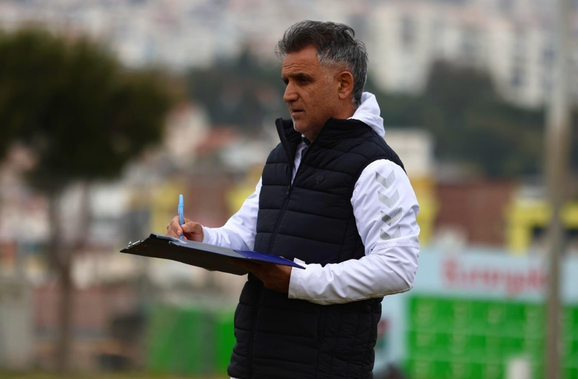 Karşıyaka play-offa bileniyor