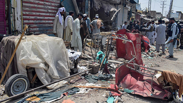 Pakistan'da patlama: 2'si polis 9 ölü
