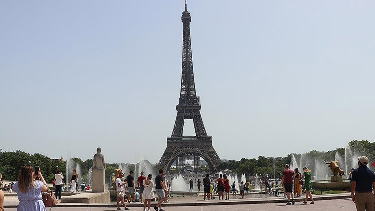 Paris Belediyesi'nden tarihi Filistin adımı
