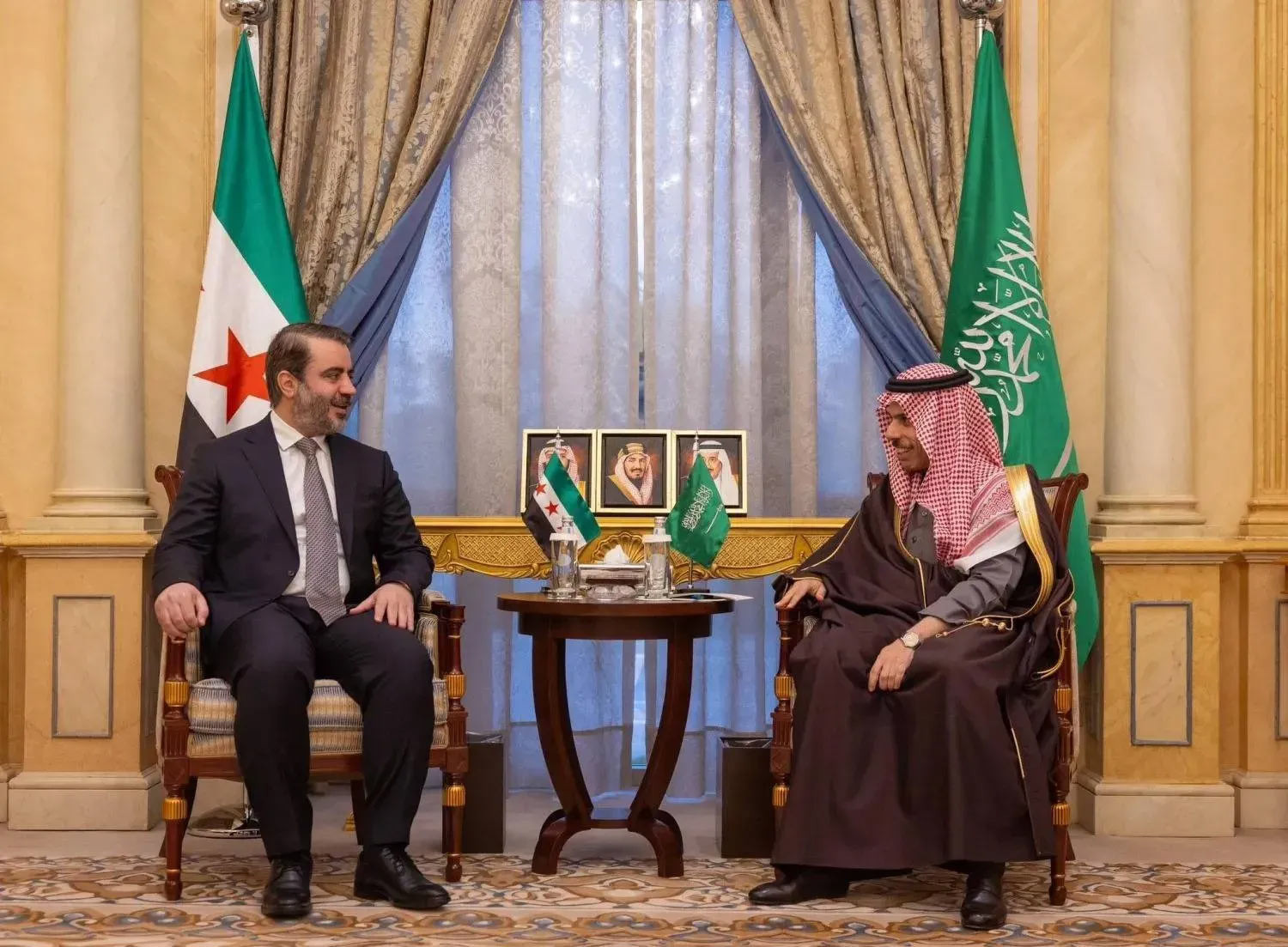 Suriye Dışişleri Bakanı Şeybani, Suudi Arabistanlı mevkidaşı Bin Ferhan ile bölgesel konuları görüştü