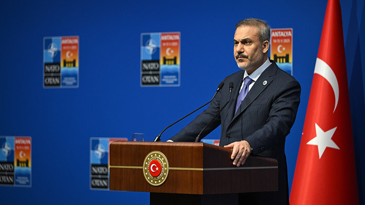 Dışişleri Bakanı Hakan Fidan NATO'nun aile fotoğrafına katıldı