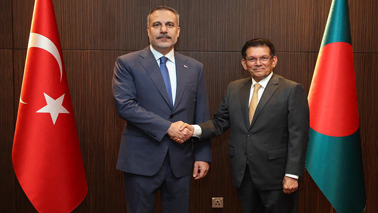Dışişleri Bakanı Hakan Fidan, Bangladeşli mevkidaşı Rahman ile görüştü
