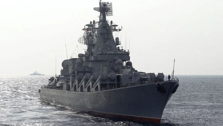 Rus savaş gemisi uyarı ateşi açtı: İngiliz çift yaşananları anlattı