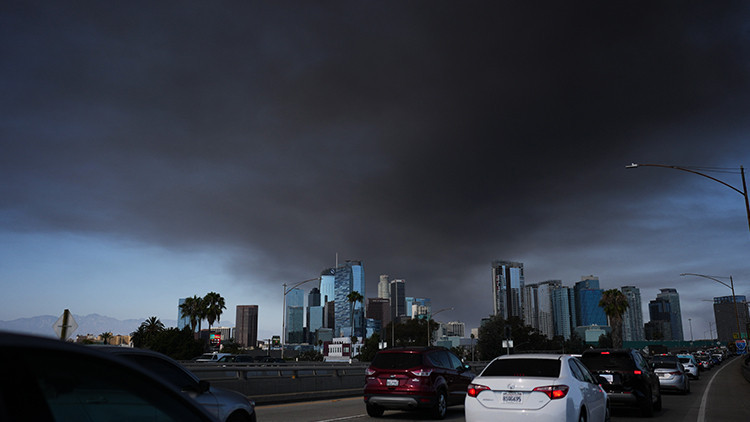 Los Angeles'ta korkutan yangın... Gökyüzü dumanla kaplandı! Tehlikeli madde alarmı