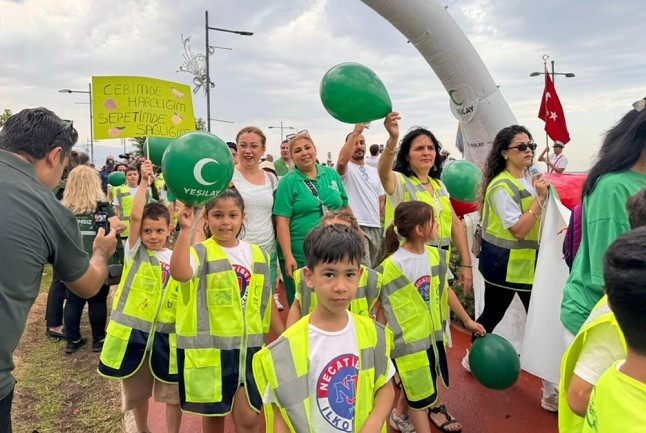 Yeşilay Festivali İzmir’e renk kattı