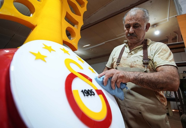 Galatasaray’a 3 metrelik vazo