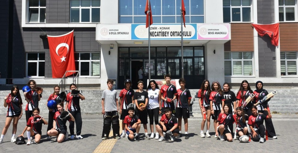 İzmir'in en sporcu okulu