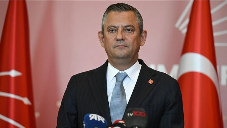Özgür Özel’den yeni parti sinyali