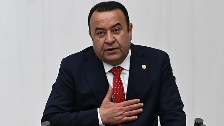 Son dakika... Adnan Beker, CHP'den istifa etti