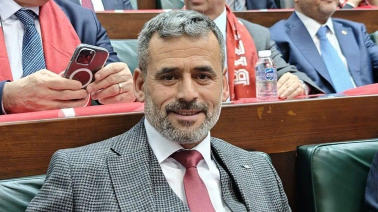 Afyonkarahisar’da belediye başkanı evinin önünde hedef alındı! Oğlu arbedede bıçakla yaralandı