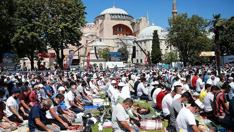 İbadete açılışının 6. yıl dönümü: Siyasilerden Ayasofya mesajı