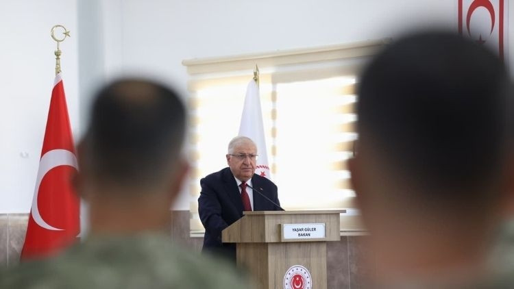 Bakan Güler, KKTC'de Mehmetçik ile bir araya geldi