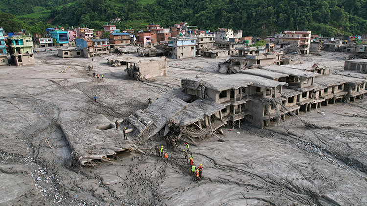 Nepal'deki felakette ölü sayısı 1003'e yükseldi