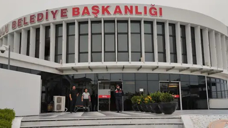 Bolu Belediyesi'ndeki operasyonda 7 şüpheli adliyede