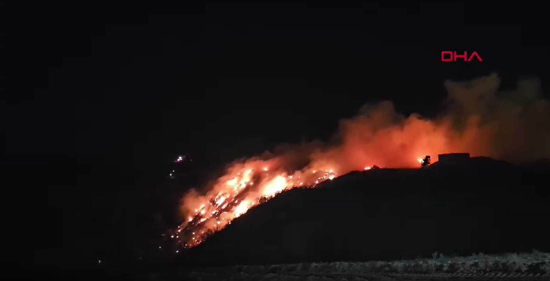 Adana'da çöplük alanda yangın