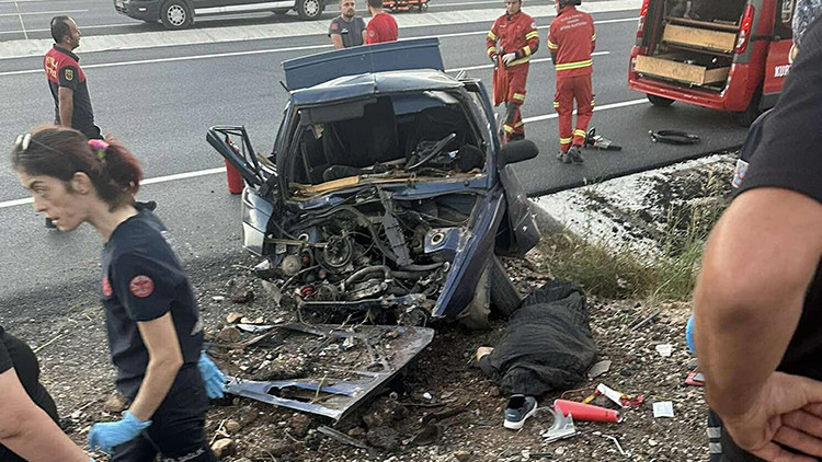 Muğla’da feci kaza! Otomobil refüje çarptı: 2 ölü