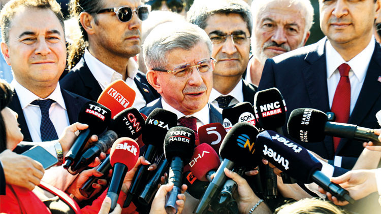 Eski Başbakan Davutoğlu hakaretten ifade verdi