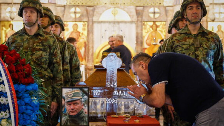 Soykırımcı Mladiç için cenaze törenine AB'den sert tepki