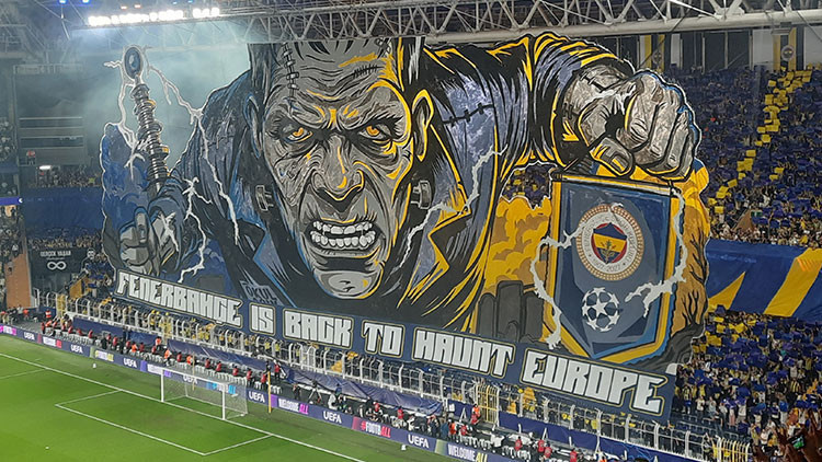 Fenerbahçe tribünlerinden Şampiyonlar Ligi'ne özel koreografi şovu!