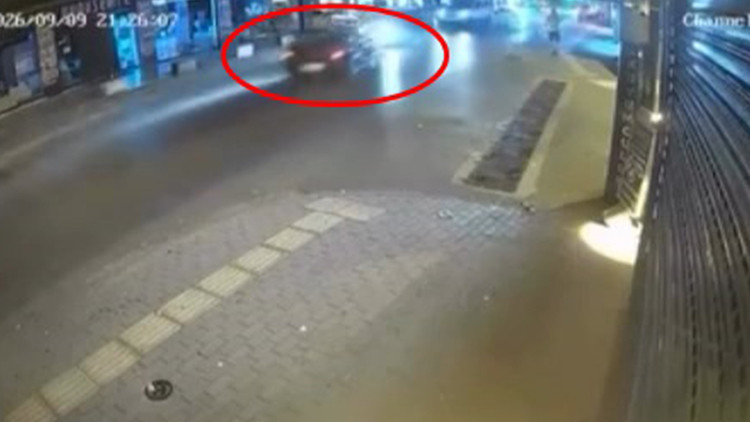 Bursa'da iki otomobil kafa kafaya çarpıştı: Sürücüler yaralandı