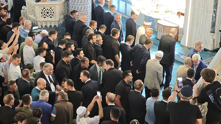 Cumhurbaşkanı Erdoğan, Rize’de cuma namazını kıldı