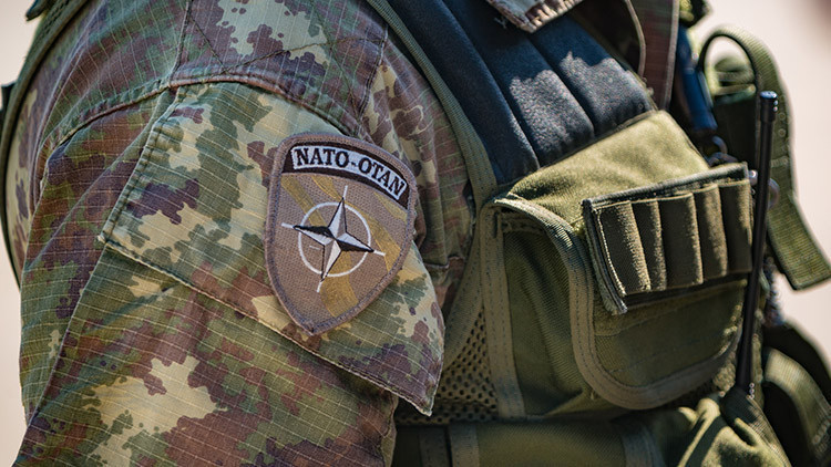NATO üssünde casusluk alarmı: Tinder'da başlayan aşk krize yol açtı