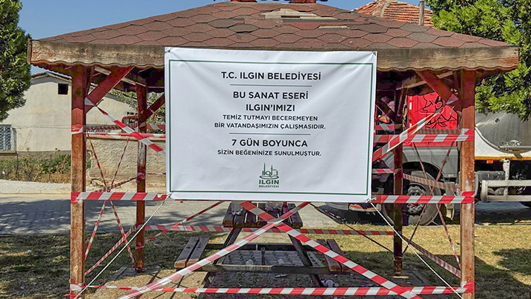 Konya'da kirli bırakılan kameriye belediye tarafından 7 gün süreyle kullanıma kapatıldı