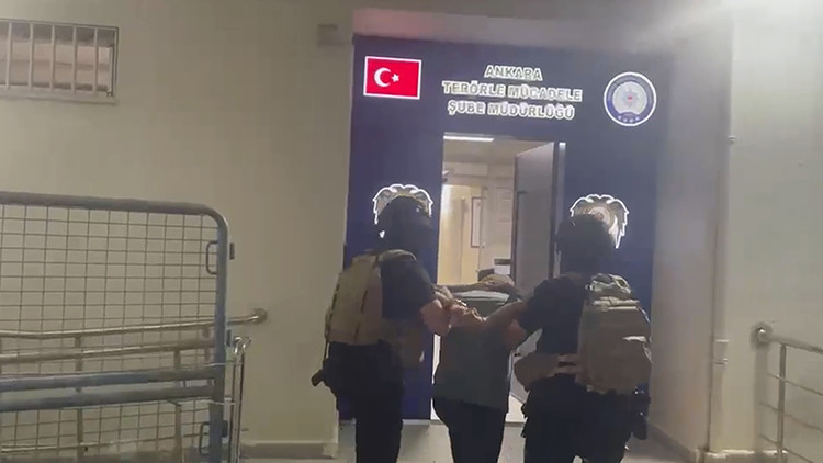FETÖ'nün gizli evlilik havuzuna şafak operasyonu: 60 gözaltı