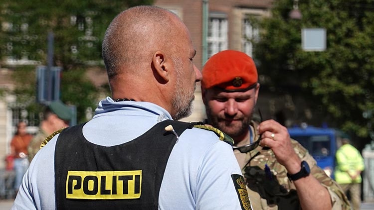 Danimarka'da alarm: Savunma Bakanı'nın evinin yakınında şüpheli drone... 'Evde kalın' çağrısı yapıldı