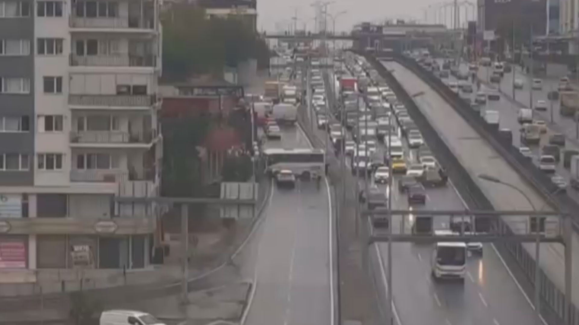 Avcılar D-100 Karayolu'nda kaza! Çok sayıda yaralı var