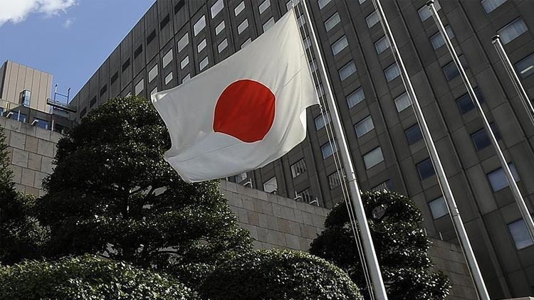 Japonya kabinesinde deprem: Takaiçi revizyona gitti
