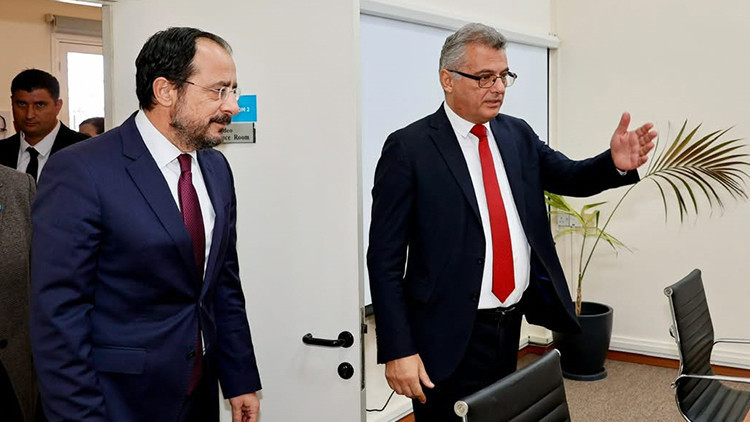 KKTC Cumhurbaşkanı Erhürman ile Rum Yönetimi lideri Hristodulidis arasında kritik görüşme