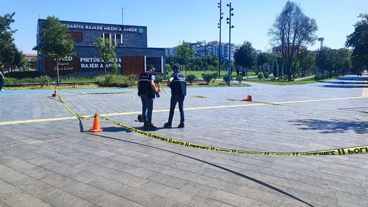 Diyarbakır'da dehşet: Eski eşini vurup araca bindirerek kaçırdı, polisin sıkıştırdığı araçta intihar etti