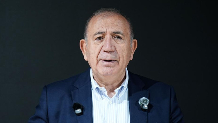 Gürsel Tekin'in görevine son verildi