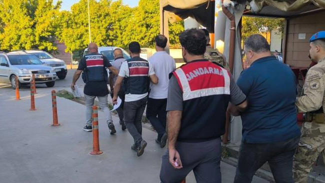 İzmir'de FETÖ operasyonu: 21 şüpheli gözaltına alındı