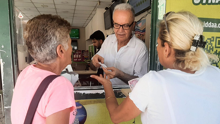 674 milyonluk ikramiye heyecanı: Bayilerde yoğunluk yaşanıyor