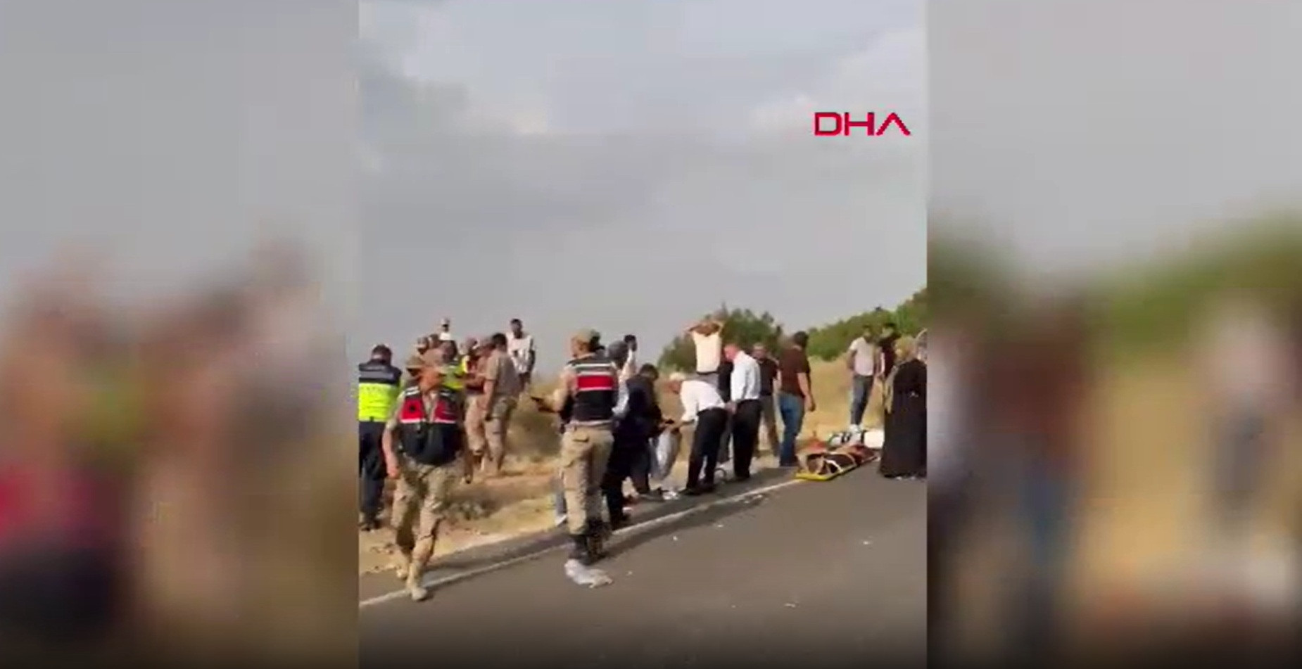 Bingöl’de minibüs şarampole devrildi: 10 yaralı